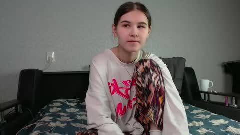 Snapshot of little_owlx chatting on June 1, 10:55 pm Alice.. online show from June 1, 10:55 pm