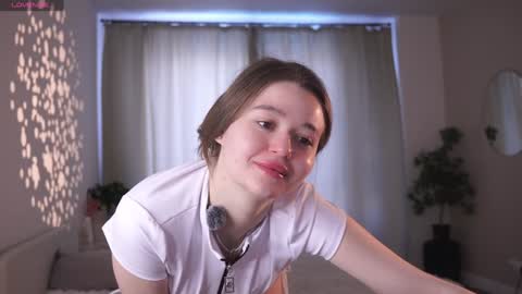 Snapshot of little_poetry chatting on February 9, 7:12 am Kiki online show from February 9, 7:12 am