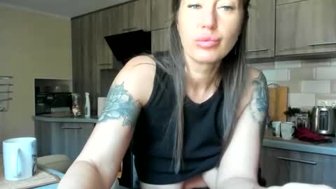 Snapshot of little_princess777 chatting on June 10, 6:23 am my Instagram online show from June 10, 6:23 am