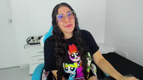 Snapshot of little_sparkles_0f_l0v3 chatting on November 20, 11:15 pm Laire online show from November 20, 11:15 pm