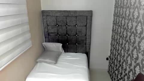 Snapshot of little_sugar18 chatting on November 24, 12:38 pm Luisa online show from November 24, 12:38 pm