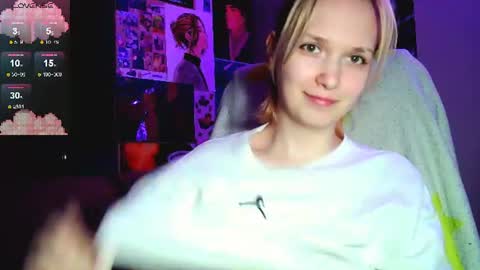 Snapshot of little_sugar_queen chatting on July 13, 6:33 pm Akin online show from July 13, 6:33 pm