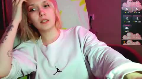 Snapshot of little_sugar_queen chatting on July 16, 11:55 pm Akin online show from July 16, 11:55 pm