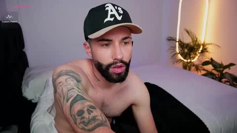 little_vannesaa online show from February 18, 11:52 pm