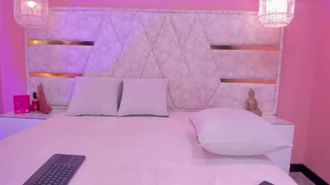 Snapshot of little_vel chatting on May 28, 8:17 pm Im your little Velinda online show from May 28, 8:17 pm