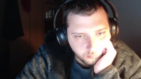 littlealien7 online show from April 30, 8:09 am