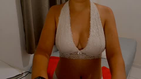Snapshot of littledream20 chatting on October 19, 3:29 am LittleDream20 online show from October 19, 3:29 am