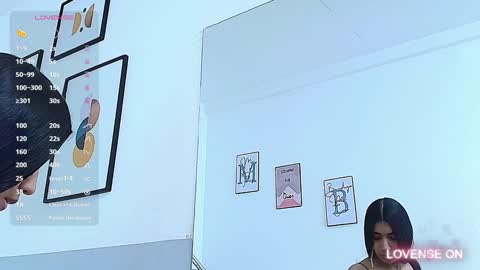 Snapshot of littlee_emilyy_ chatting on December 4, 12:03 pm Emily online show from December 4, 12:03 pm