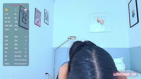 Snapshot of littlee_emilyy_ chatting on December 5, 10:23 pm Emily online show from December 5, 10:23 pm