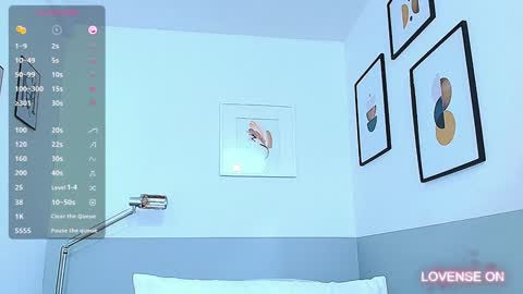 Snapshot of littlee_emilyy_ chatting on December 23, 1:24 pm Emily online show from December 23, 1:24 pm