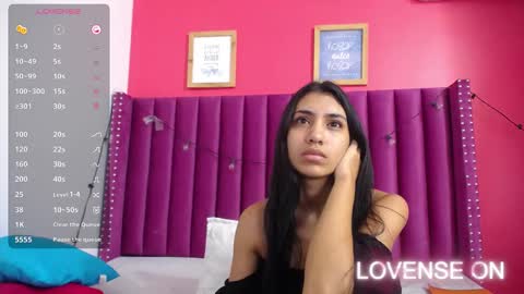 Snapshot of littlee_emilyy_ chatting on December 27, 12:56 pm Emily online show from December 27, 12:56 pm