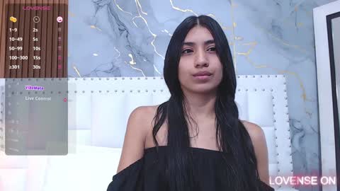 Snapshot of littlee_emilyy_ chatting on January 14, 9:13 am Emily online show from January 14, 9:13 am