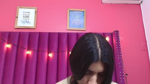 Snapshot of littlee_emilyy_ chatting on January 23, 9:08 am Emily online show from January 23, 9:08 am