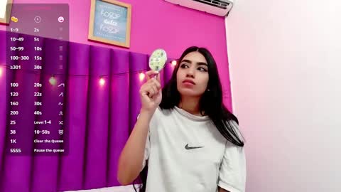 Snapshot of littlee_emilyy_ chatting on February 22, 6:06 am Emily online show from February 22, 6:06 am