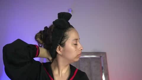 Snapshot of littlee_emma_ chatting on June 24, 11:48 pm littlee_emma_ online show from June 24, 11:48 pm