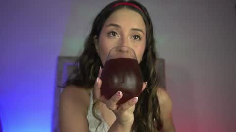 Snapshot of littlee_emma_ chatting on July 17, 1:01 am littlee_emma_ online show from July 17, 1:01 am