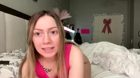 Snapshot of littleemommaa23 chatting on January 6, 12:57 pm LittleMomma online show from January 6, 12:57 pm