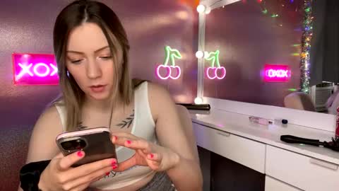 Snapshot of littleemommaa23 chatting on February 28, 4:10 pm LittleMomma online show from February 28, 4:10 pm