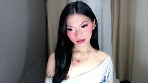 littlelace_ online show from March 15, 10:32 am