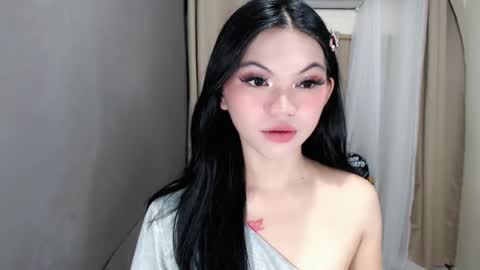 Snapshot of littlelace_ chatting on May 17, 11:23 pm littlelace_ online show from May 17, 11:23 pm