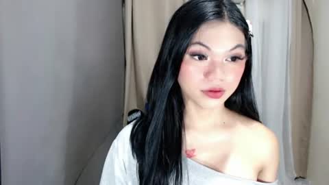 Snapshot of littlelace_ chatting on June 13, 1:36 am littlelace_ online show from June 13, 1:36 am