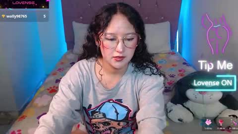 Snapshot of littlelion18 chatting on February 26, 1:43 pm isabella online show from February 26, 1:43 pm