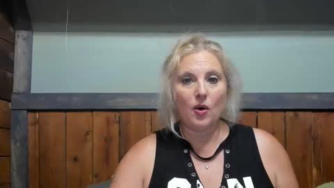 lisanixs online show from September 14, 9:58 pm