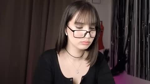 Snapshot of littlem0lly chatting on February 10, 4:11 pm Violetta online show from February 10, 4:11 pm