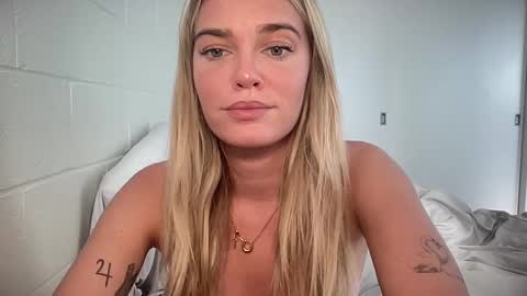 Snapshot of littlemaryjane19 chatting on February 14, 2:07 am Marciabrady online show from February 14, 2:07 am