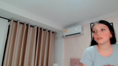 Sarahs Room online show from January 4, 4:01 am