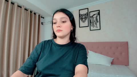 Sarahs Room online show from January 24, 3:11 am