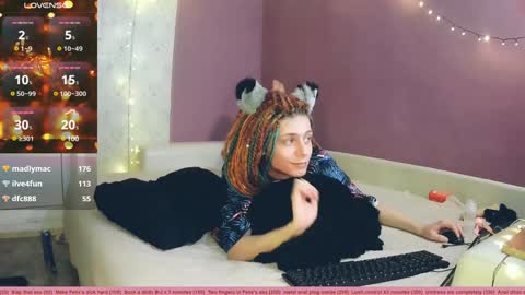 Snapshot of littlepinkcat chatting on December 31, 3:01 am Felix online show from December 31, 3:01 am