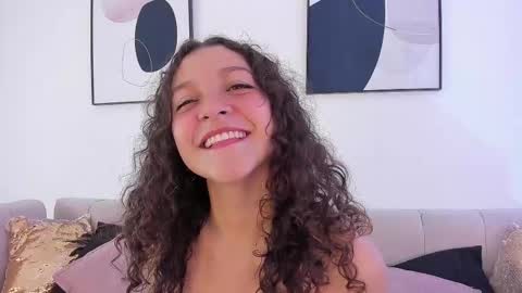 Snapshot of littlesoffi_gh chatting on February 16, 5:26 pm    online show from February 16, 5:26 pm