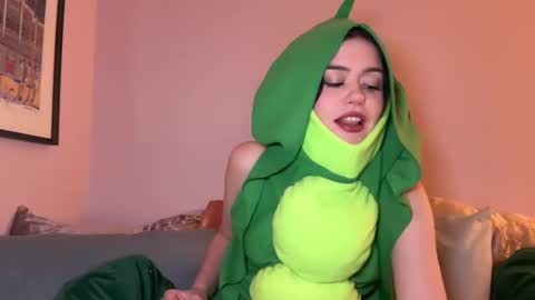 Snapshot of littlesugarpea chatting on January 5, 12:09 am Little Sugar Pea  online show from January 5, 12:09 am