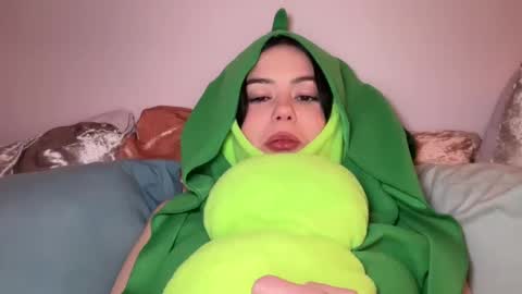 Snapshot of littlesugarpea chatting on January 5, 3:11 am Little Sugar Pea  online show from January 5, 3:11 am