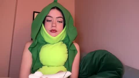 Snapshot of littlesugarpea chatting on January 8, 11:41 pm Little Sugar Pea  online show from January 8, 11:41 pm