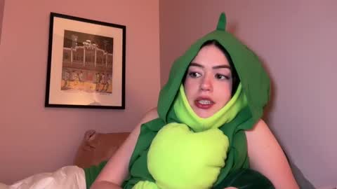 Snapshot of littlesugarpea chatting on January 9, 2:43 am Little Sugar Pea  online show from January 9, 2:43 am