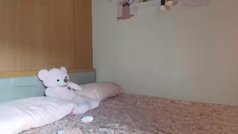 Snapshot of littletsmaya chatting on April 28, 12:31 am Maya online show from April 28, 12:31 am