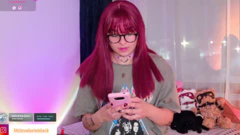 Snapshot of littlevalerie chatting on June 21, 2:14 am Valerie online show from June 21, 2:14 am