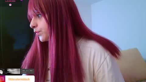 Snapshot of littlevalerie chatting on July 8, 1:43 am Valerie online show from July 8, 1:43 am