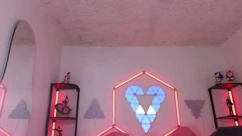 littlevixen18 online show from February 4, 2:23 pm