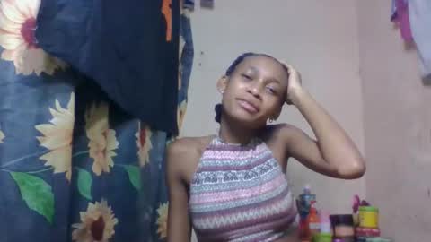 Snapshot of littleyanah chatting on April 19, 6:10 pm yanah online show from April 19, 6:10 pm