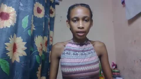 Snapshot of littleyanah chatting on April 22, 4:26 am yanah online show from April 22, 4:26 am