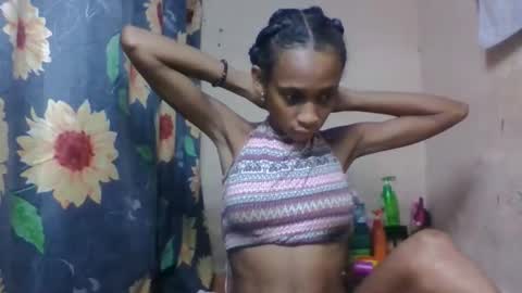 Snapshot of littleyanah chatting on April 22, 5:58 pm yanah online show from April 22, 5:58 pm