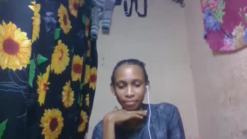 Snapshot of littleyanah chatting on April 24, 6:10 pm yanah online show from April 24, 6:10 pm