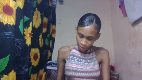Snapshot of littleyanah chatting on April 25, 7:00 am yanah online show from April 25, 7:00 am