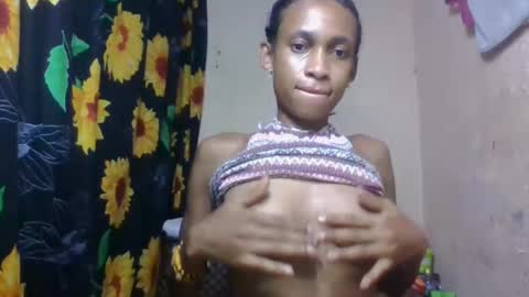 Snapshot of littleyanah chatting on April 26, 7:11 pm yanah online show from April 26, 7:11 pm
