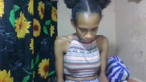 Snapshot of littleyanah chatting on May 3, 9:37 am yanah online show from May 3, 9:37 am
