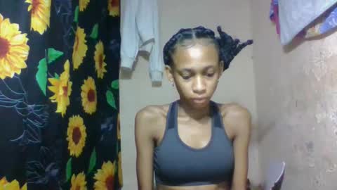 Snapshot of littleyanah chatting on May 4, 2:07 am yanah online show from May 4, 2:07 am