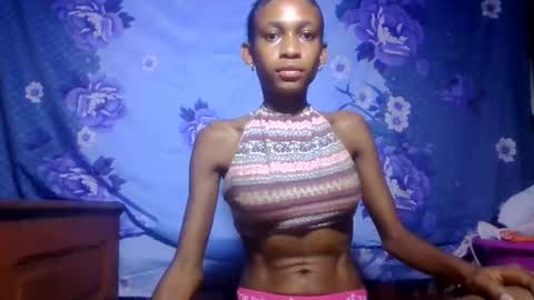 Snapshot of littleyanah chatting on May 25, 7:14 am yanah online show from May 25, 7:14 am